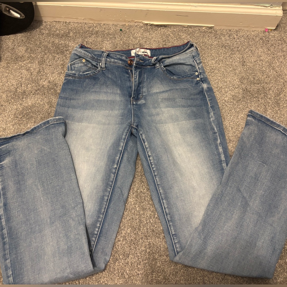 Fashion NOVA Women’s Lightwashed Jeans